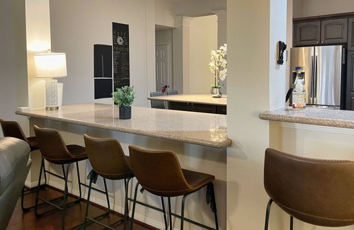 Katy Casa | Spacious Katy near Houston IH-10 70inTV 3 Desks Work Business Sleeps 16 Hwy99