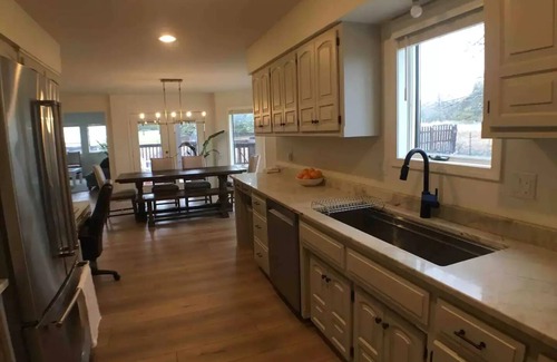Edwardsville Casa | Spacious KC Home - Pickleball, Mini Golf, Gym, Luxurious Bathrooms, Swim Spa