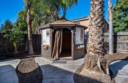 Stanislaus County Casa | Spacious Kid Friendly Lux Home w/Pool, BBQ,Garage