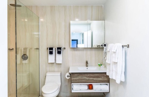 The Bight Hotel | Modern, Spacious KING Bedroom in Boutique Hotel - Pool, Bicycles, Beach access