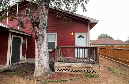 Five Points Casa | Spacious King Suite with Private Bath - Central, 10 Min Downtown Access