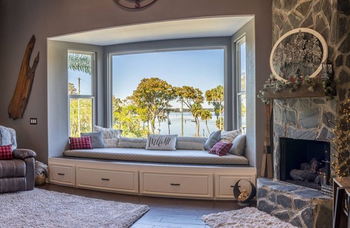 Thonotosassa Casa | Spacious Lake Front , Private Pool/Spa and Dock