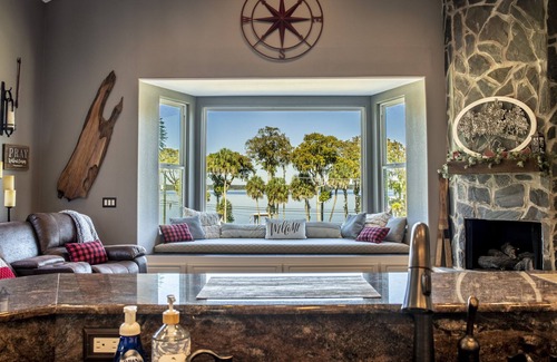 Thonotosassa Casa | Spacious Lake Front , Private Pool/Spa and Dock