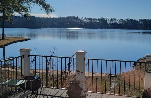 Lake Oconee Casa | Spacious lake front 5-bedroom home in Reynolds Great Waters subdivision