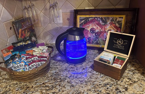 Covington Casa | Spacious Lake Front Retreat 7bd Slps 14+, Hoops, Gym, Deck, Theater Chez Sah Wah