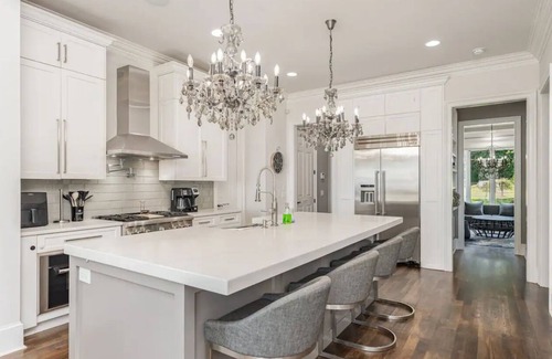 Mayhew Casa | Spacious Lake Front 5-bedroom house with AC, WiFi in wonderful Mooresville