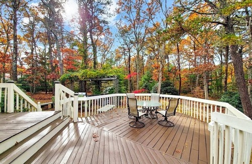 Cotuit Casa | Spacious Lake House for Large Groups w Private Acre+ short path to Lake