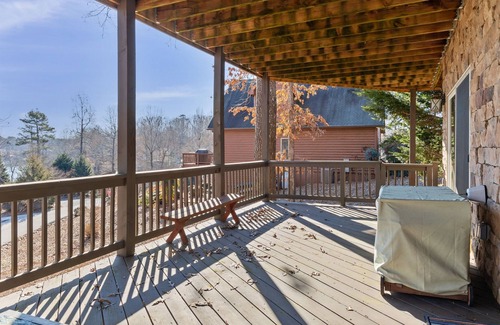 Serenity Bay Cabina | Spacious Lake Keowee Cabin with Boat Slip access