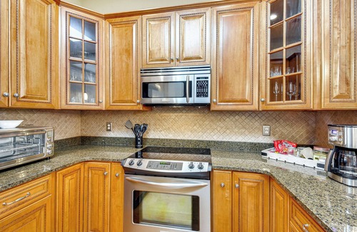 Saxony Forest Casa | Spacious Lake Keowee Home: Boat Slip & Pool Access