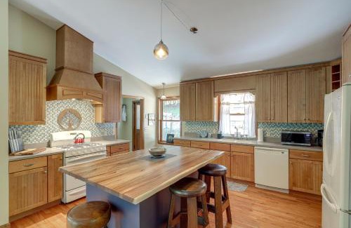 Lake Lure Casa | Spacious Lake Lure Family Home with Deck and Fire Pit!
