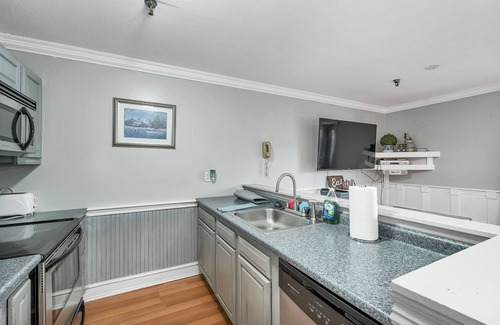 Gilford Casa | Spacious Lake View Laconia Apt Near Weirs Beach\ Pool \ Restaurants