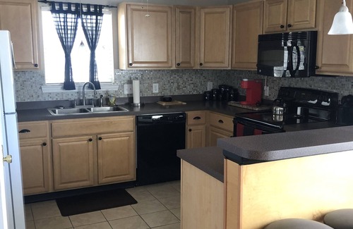 Red Hill Casa | Spacious lake view house in Conway, Myrtle Beach area