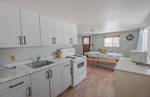 Frontenac Cabina | Spacious Lakefront Cottage