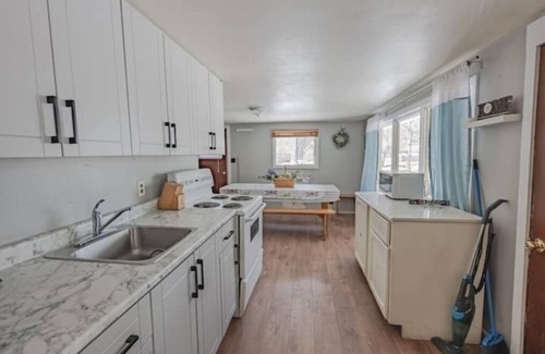 Frontenac Cabina | Spacious Lakefront Cottage