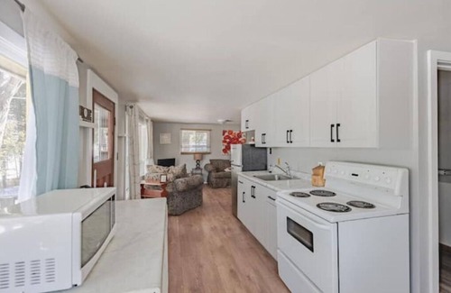 Frontenac Cabina | Spacious Lakefront Cottage