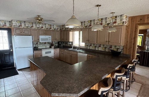 Minong Cabina | Spacious lakefront cabin on beautiful sand bottom Leader Lake.