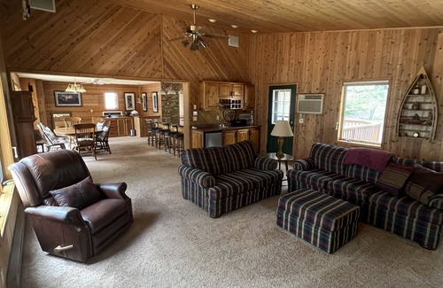 Minong Cabina | Spacious lakefront cabin on beautiful sand bottom Leader Lake.