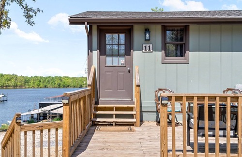Buchanan Cabaña | Spacious Lakefront Getaway for 9, Pet-Friendly 3BR/2BA Cottage + Free Boat Slip!