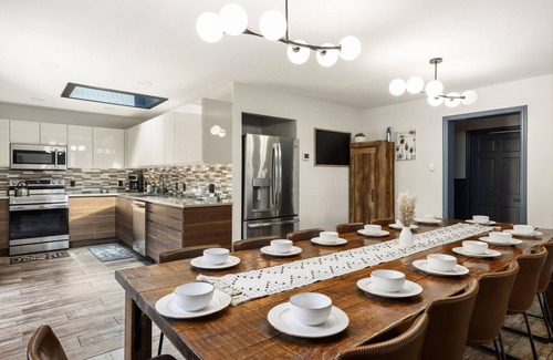 Jonas Casa | Spacious Lakefront house with Private pool and Hot Tub
