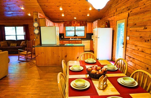 Higden Cabina | Amplio Retiro Lakefront Log Home