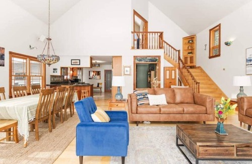 Hinesburg Casa | Spacious Lakefront Retreat w/Stunning Views