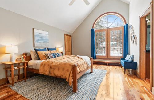 Hinesburg Casa | Spacious Lakefront Retreat w/Stunning Views