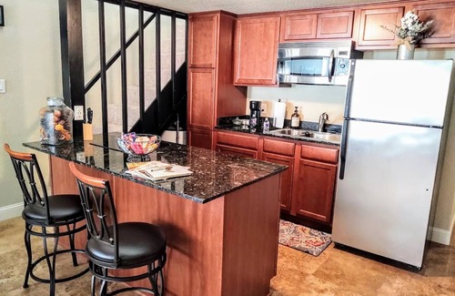 Mid America Condominio | Spacious Lakeside Country Getaway