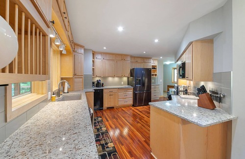 Amery Casa | Spacious lakeside retreat