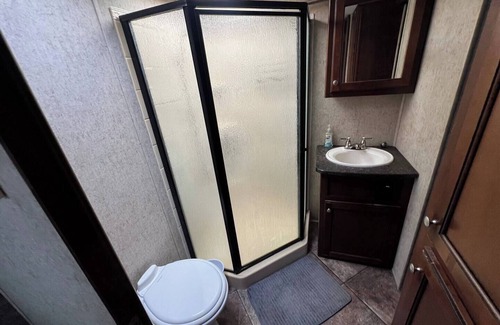 Bridgeport Casa | Spacious Lakeside Travel Trailer: Ultimate Comfort Awaits