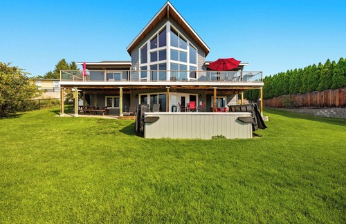 Manson Casa | Spacious Lakeview Retreat w/ Hot Tub & Game Room!