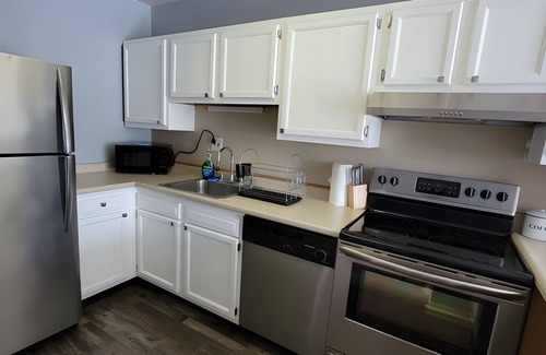 Elkins Park Condominio | Spacious, large 1 bedroom condo in Chelbourne Plaza community!