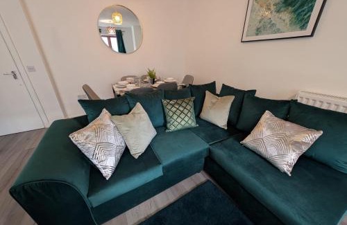 Northampton Casa | Spacious Large 4 Bed Contractor