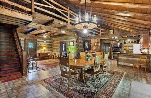 Franklin Cabina | Spacious Large Cabin at Harding near I-65/Downtown Franklin