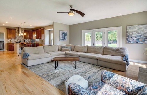 Lewis Center Casa | Spacious Lewis Center Home w/ Yard & Gas Grill!