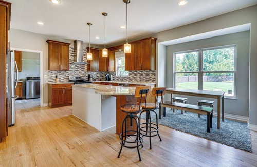 Lewis Center Casa | Spacious Lewis Center Home w/ Yard & Gas Grill!
