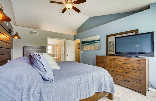 Lewis Center Cabaña | Spacious Lewis Center Home w/ Yard & Gas Grill!