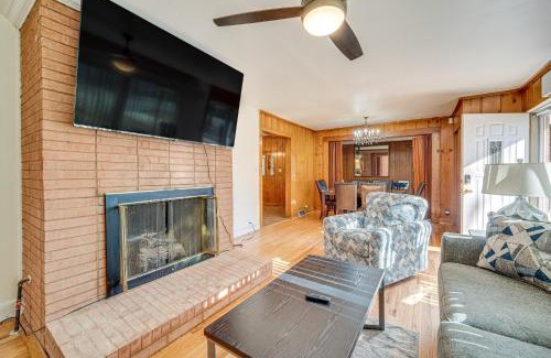 Lexington Casa | Spacious Lexington Abode with Pool Table and Fireplace