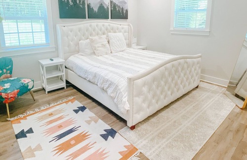 Fairview Casa | Spacious, light & airy farmhouse 30 minutes from Nashville!