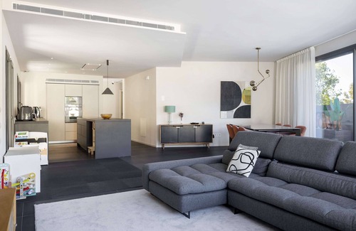 Sarria Casa | Spacious, Light-Filled Haven in Prestigious Sarria - Casa Grases