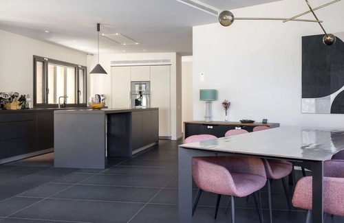 Sarria Casa | Spacious, Light-Filled Haven in Prestigious Sarria - Casa Grases