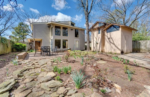 Midtown Cabaña | Spacious Little Rock Home w/ Yard & Game Room