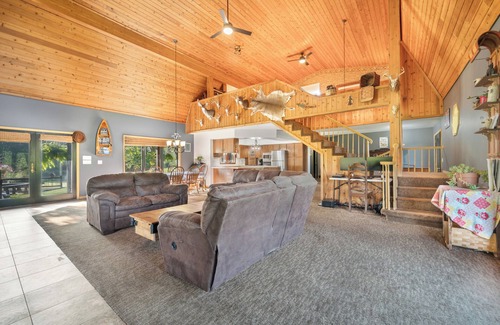 Paris Casa | Spacious Lodge directly on the Little Muskegon River