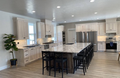 Sevier Cabina | Spacious lodge viewing the Big Rock Candy Mountain