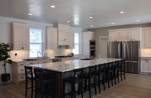 Sevier Cabina | Spacious lodge viewing the Big Rock Candy Mountain
