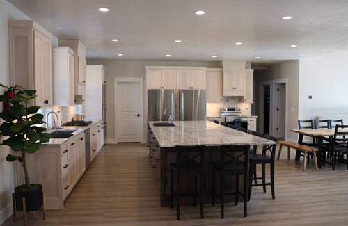 Sevier Cabina | Spacious lodge viewing the Big Rock Candy Mountain