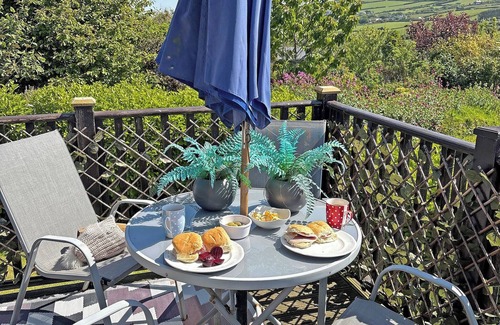 Tintagel Chalet De Esquí | Spacious lodge with one master double and two twin.