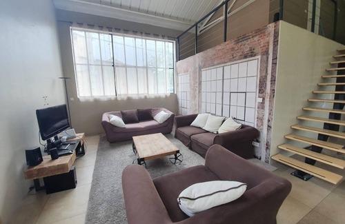 Causses-et-Veyran Casa | Spacious loft-style house with 6 bedrooms, swimming pool and exteriors
