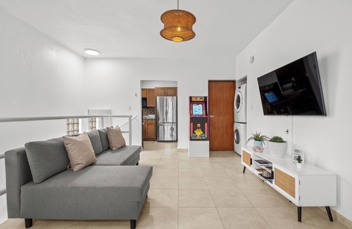 Punta Las Marias Apartamento | Spacious loft in Ocean Park beach w/ parking & arcade