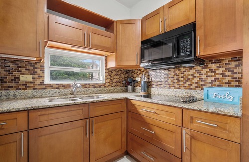 Punta Las Marias Apartamento | Spacious loft in Ocean Park beach w/ parking & arcade