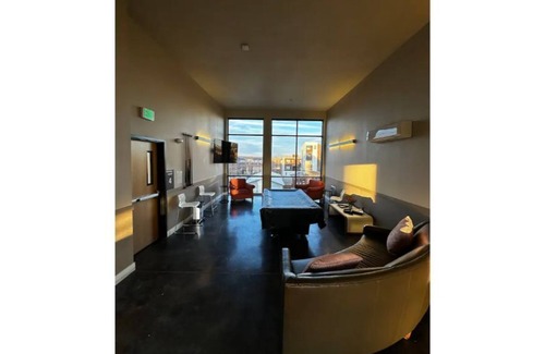 Old Town Apartamento | Spacious Loft Style Studio - Historic Oldtown!